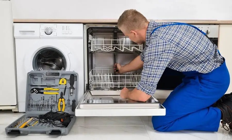Dilovası Maytag servisi teknisyen ekibi beyaz eşya tamiri yaparken
